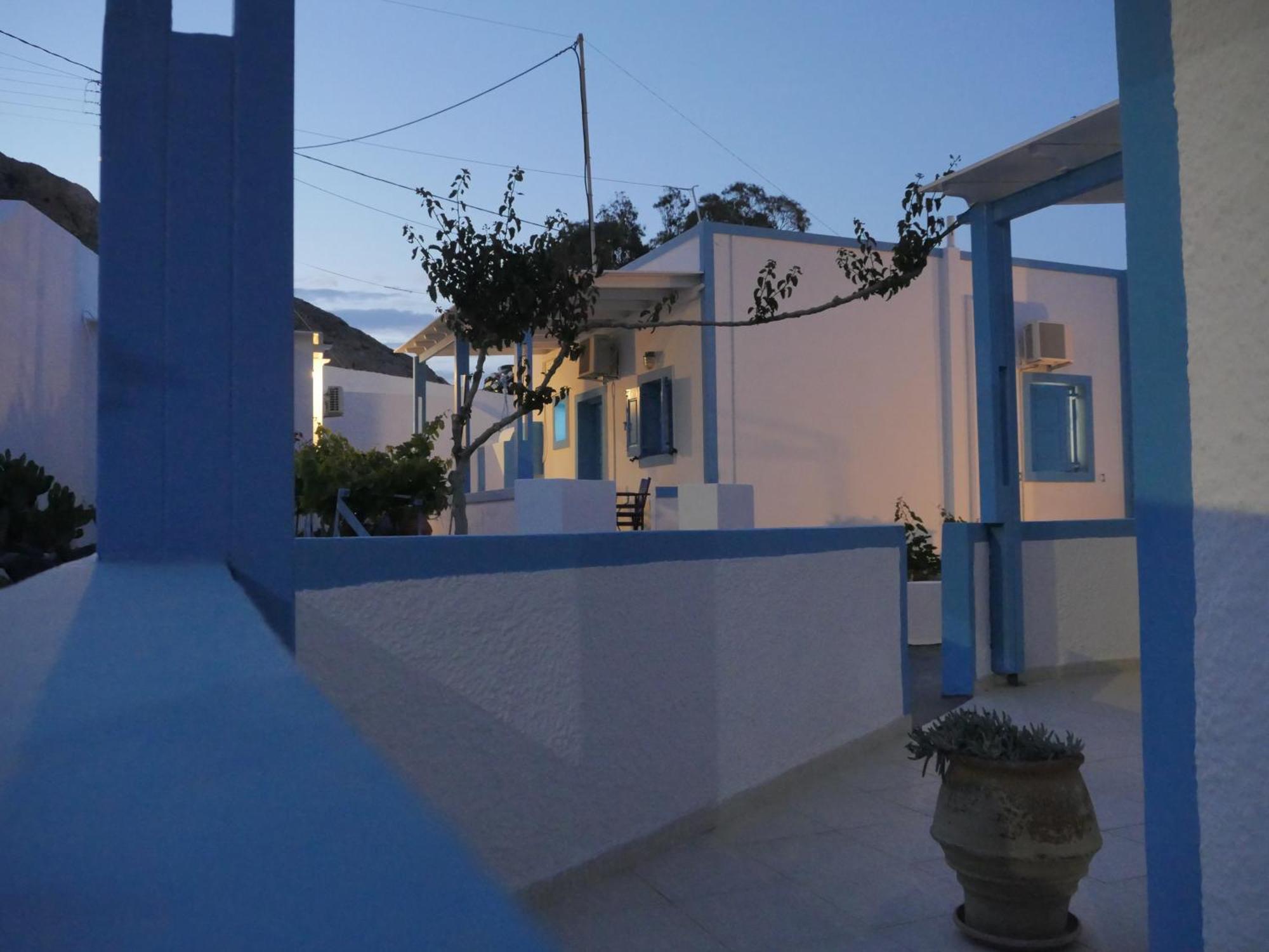Ancient Thera Apartments Kamári 外观 照片
